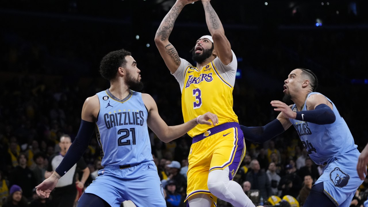 Lakers dominate Grizzlies